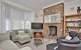 Spacious Seaside Escape In The Heart Of Deal, 4 Mins From The Beach