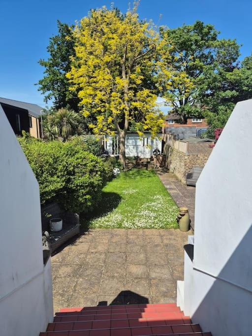 Spacious Seaside Escape In The Heart Of Deal, 4 Mins From The Beach Exterior photo