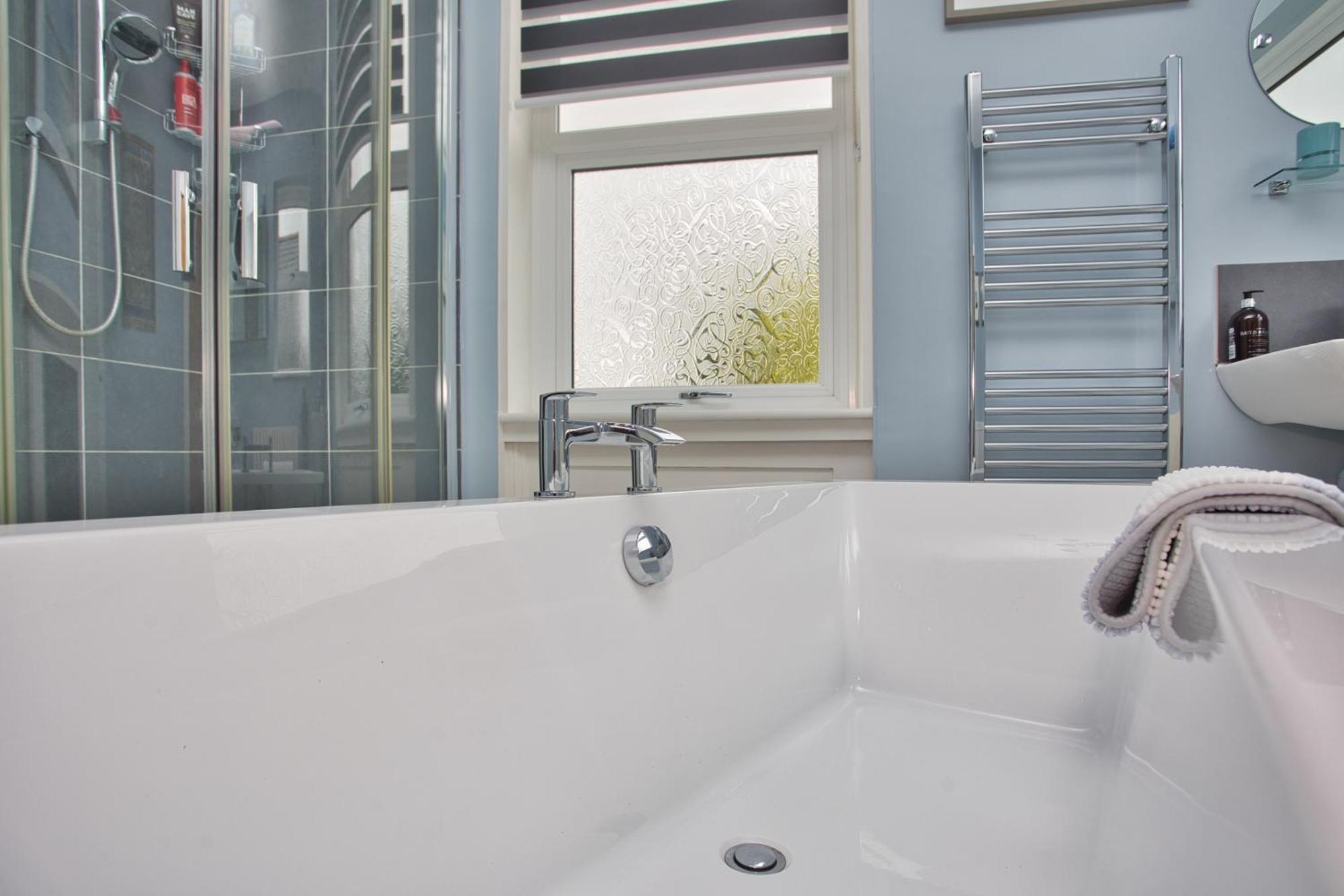 Spacious Seaside Escape In The Heart Of Deal, 4 Mins From The Beach Exterior photo