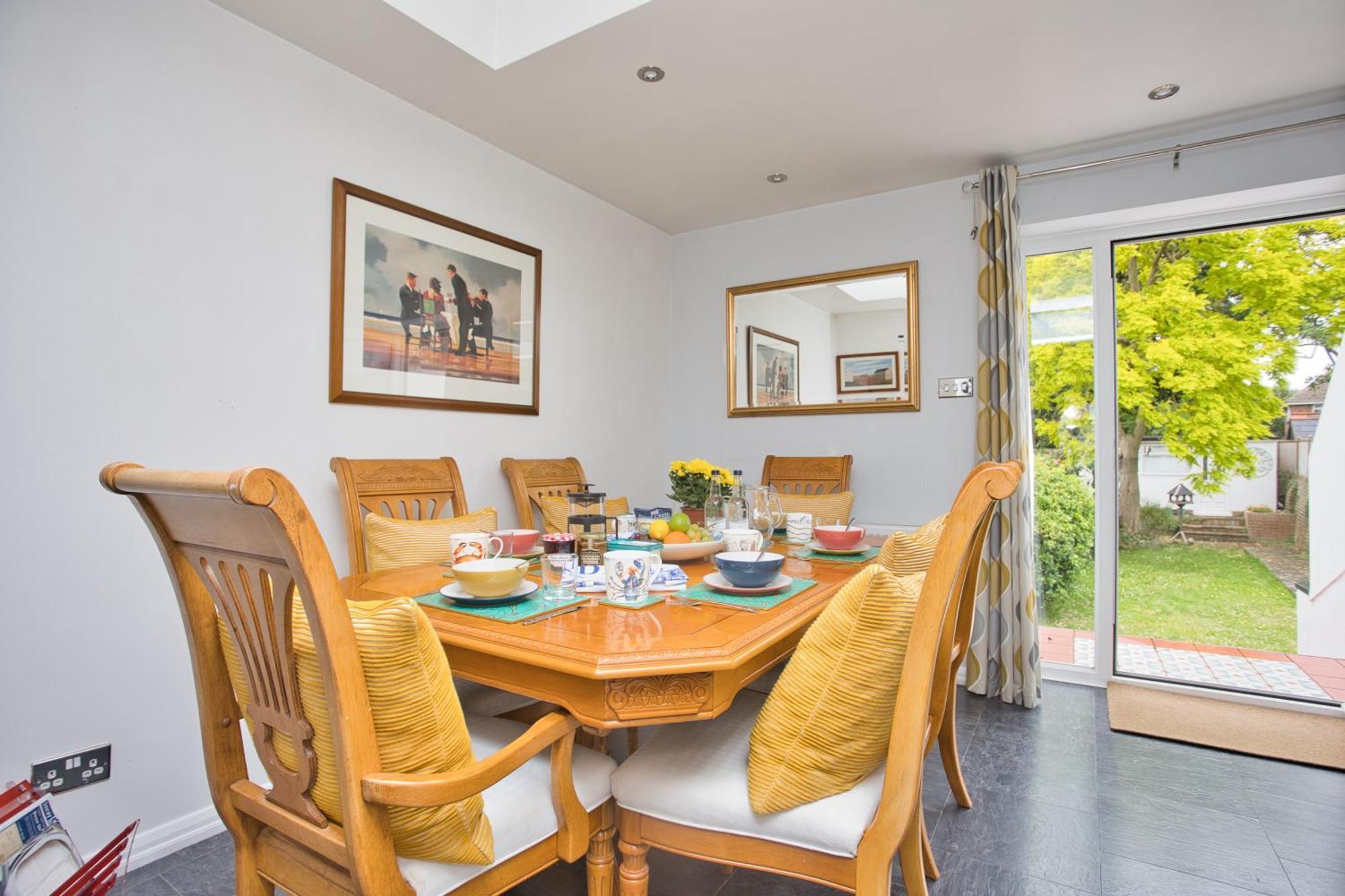 Spacious Seaside Escape In The Heart Of Deal, 4 Mins From The Beach Exterior photo