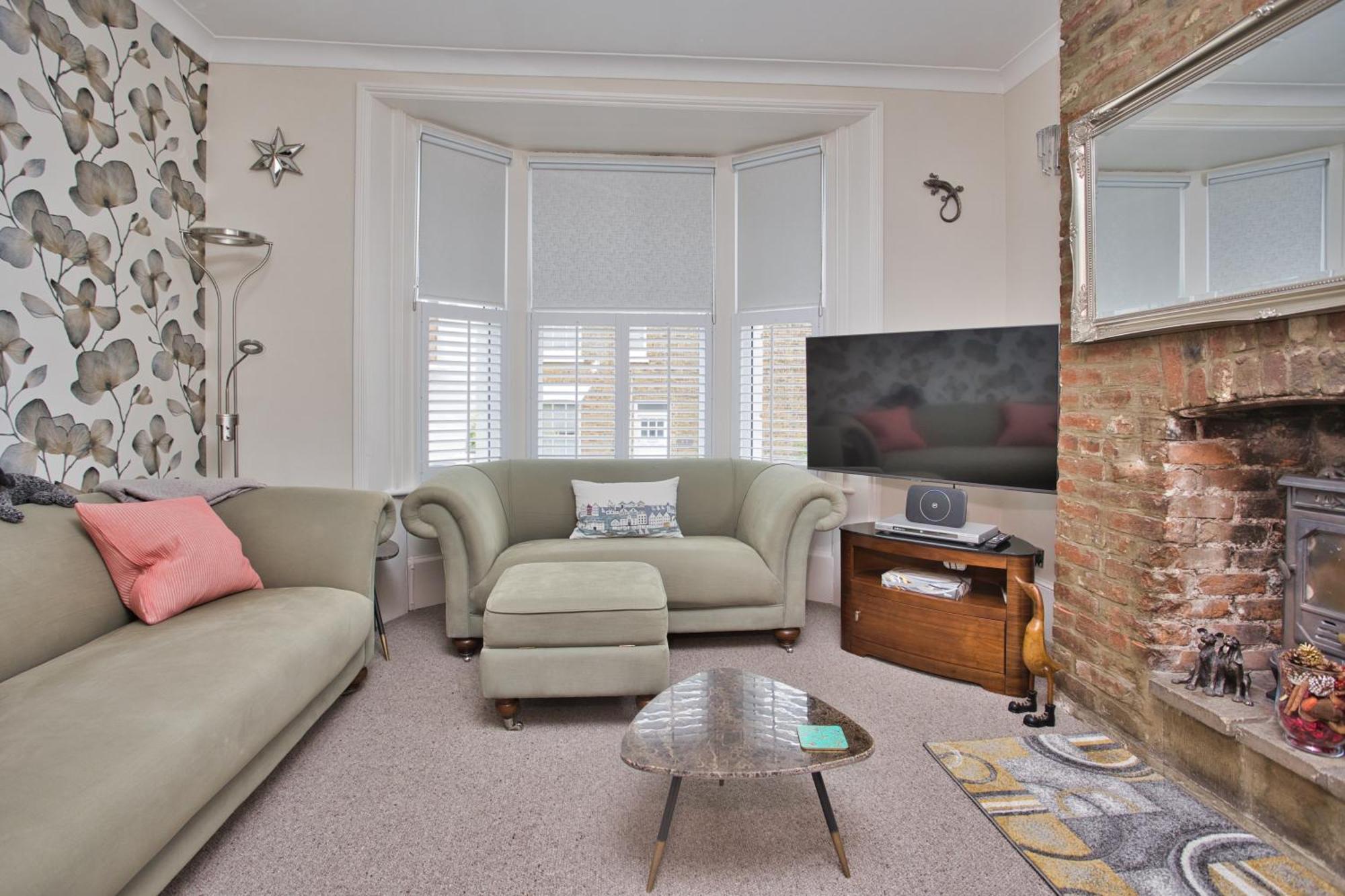 Spacious Seaside Escape In The Heart Of Deal, 4 Mins From The Beach Exterior photo